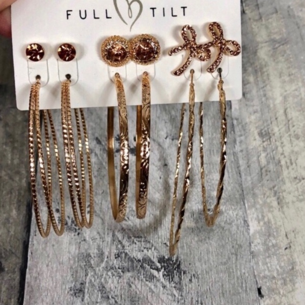 Tilly’s Earring Set Gold 8 Studs Hoops - Picture 1 of 2